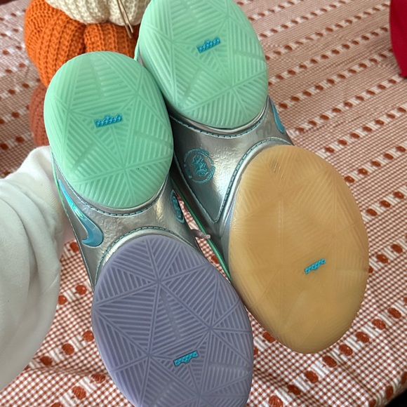 Monopoly Basketball Shoes - Picture 3 of 7